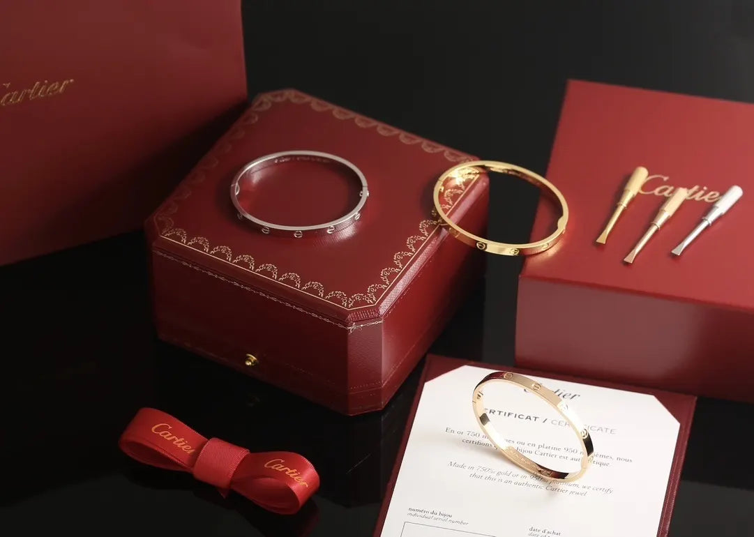 Premium Love Bracelet on wrist - Hình 2