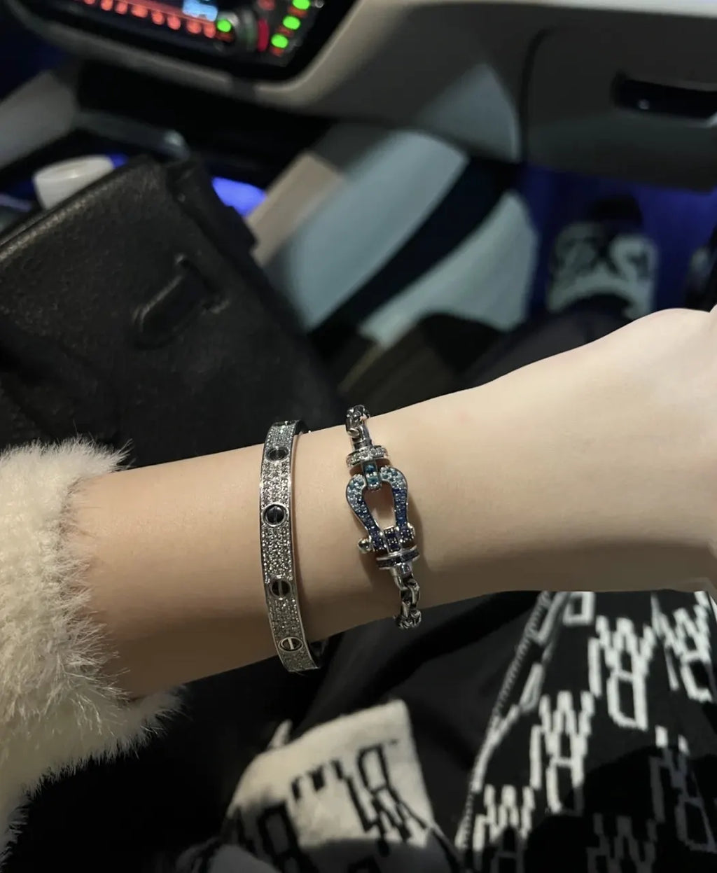 Premium Crystal Screw Bangle on wrist - Hình 2