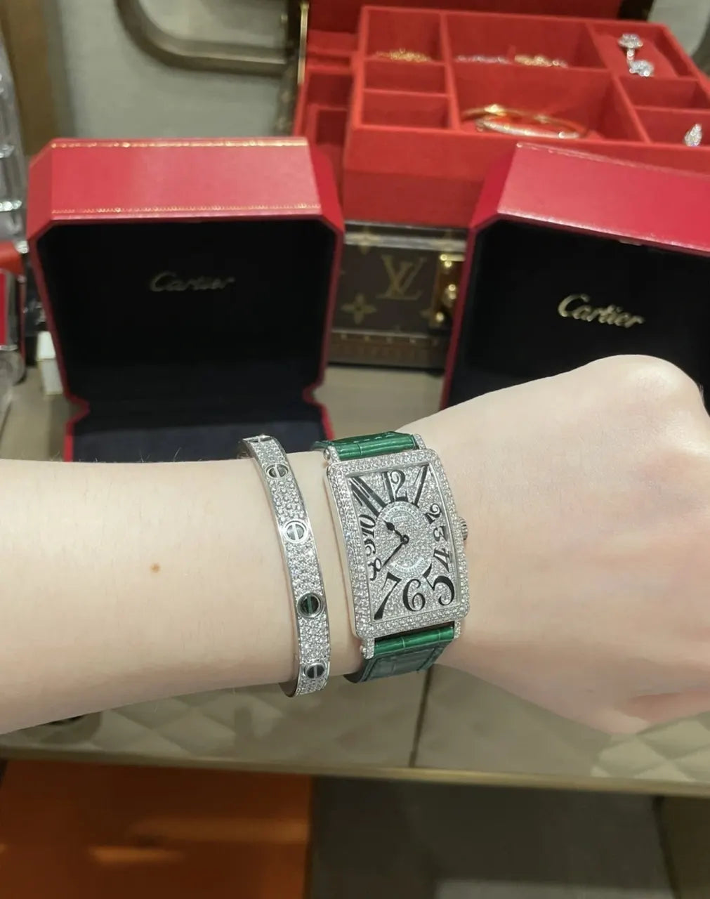 Premium Crystal Screw Bangle on wrist - Hình 3