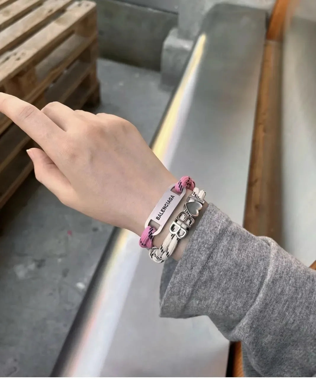 Balenciaga BB Heart Rope Bracelet - Hình 5