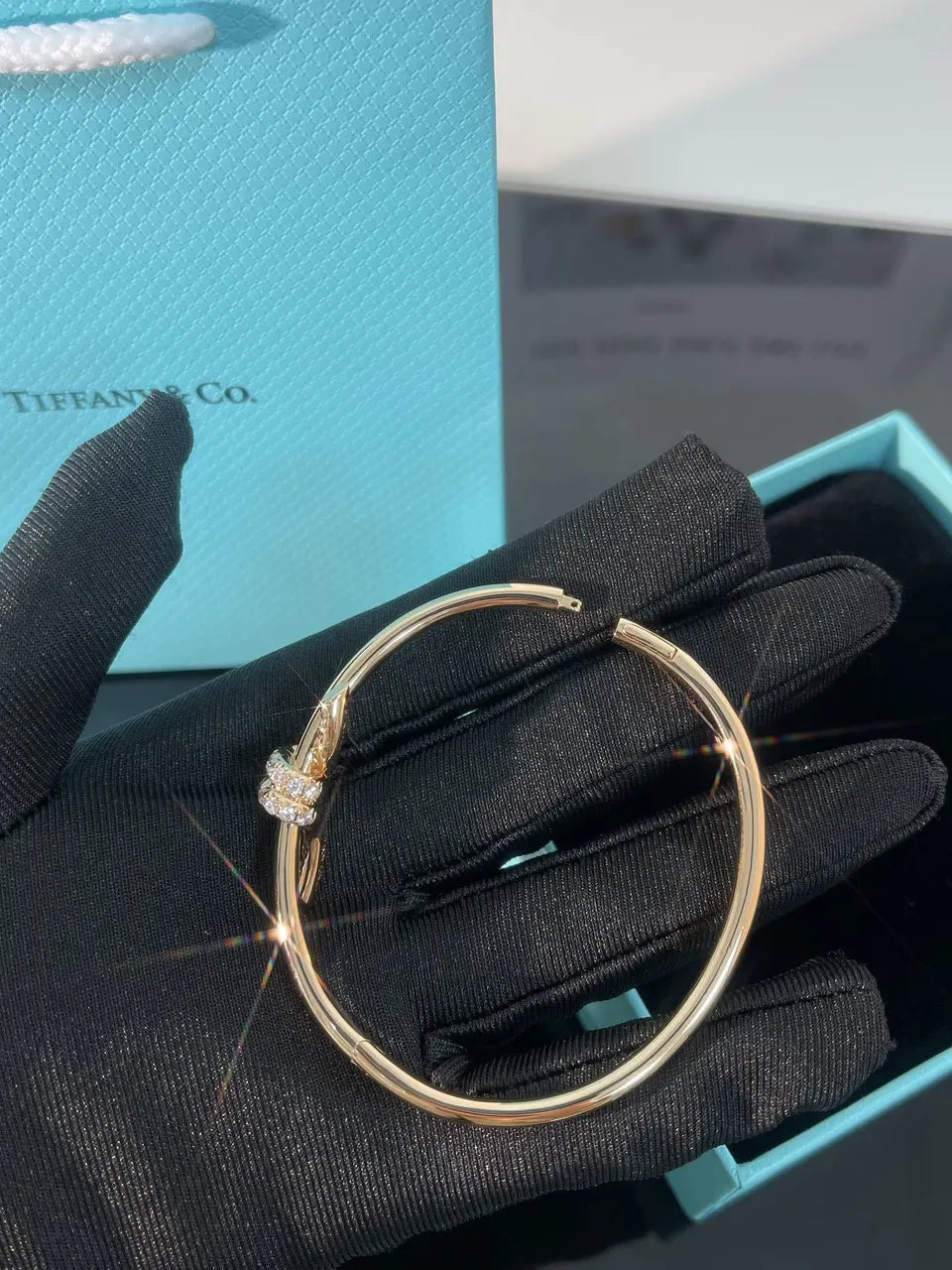 Premium Knot Bangle Bracelet in Gold with Diamonds - Hình 6