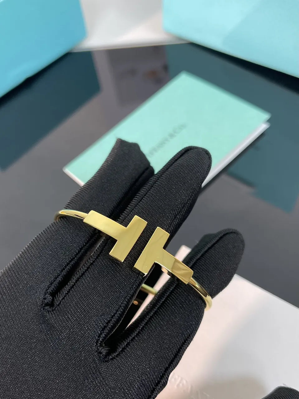 Tiffany T Wire Bracelet in 18K Gold - Hình 6
