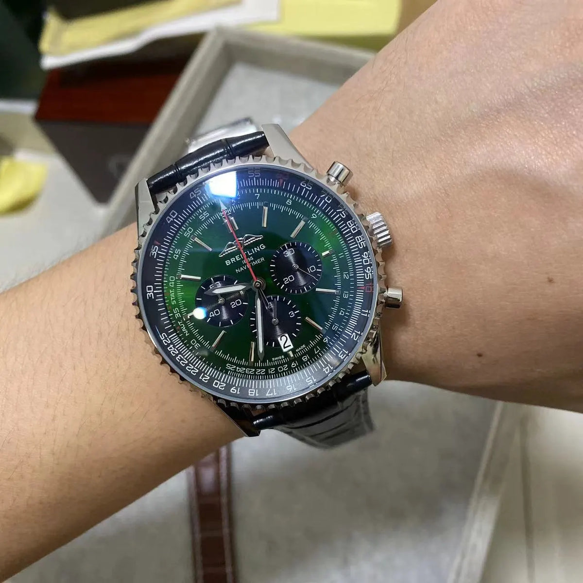 Breitling Green Dial Leather - Hình 2