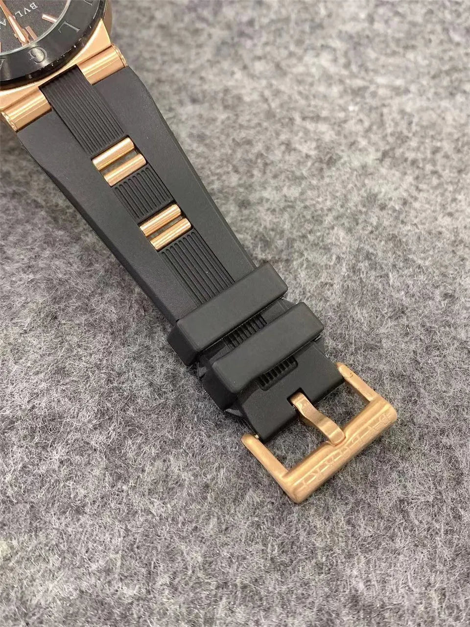 Bvlgari Octo Rose Gold Chronograph - Hình 2