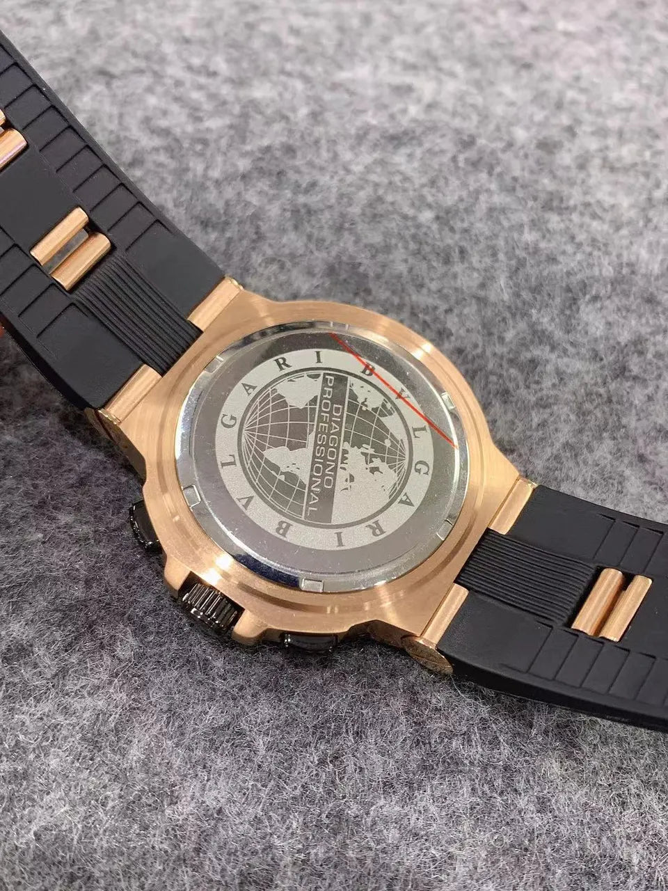 Bvlgari Octo Rose Gold Chronograph - Hình 3