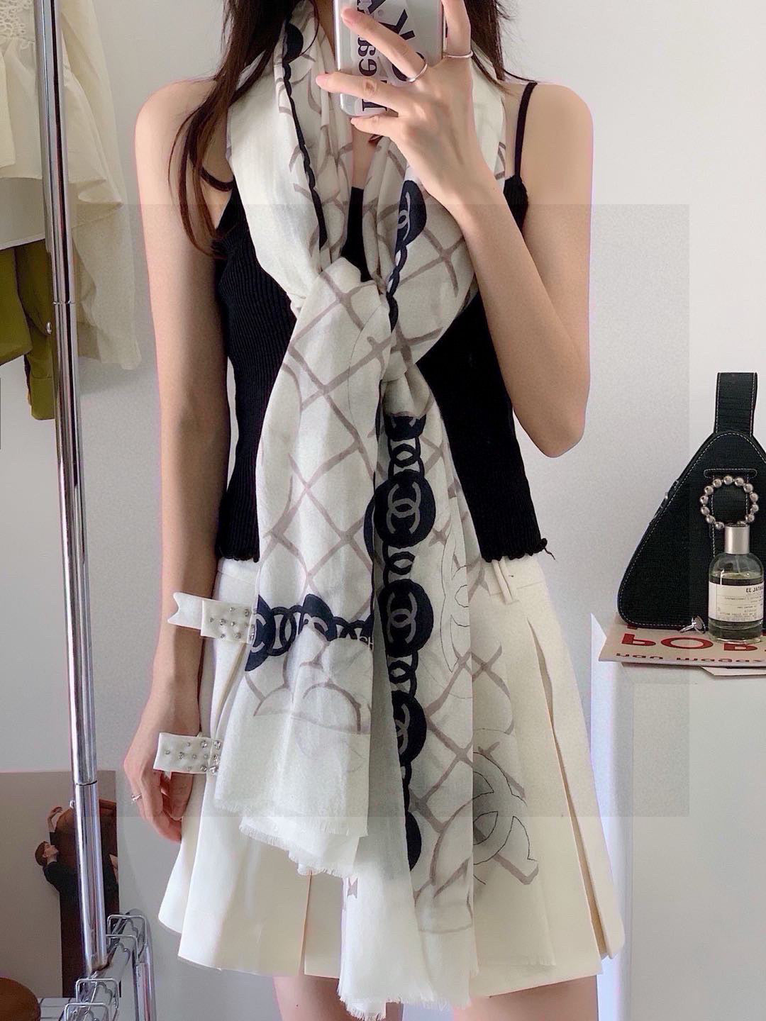 HERMES HERMES 25S SCARF 200 IN SILK 724722
