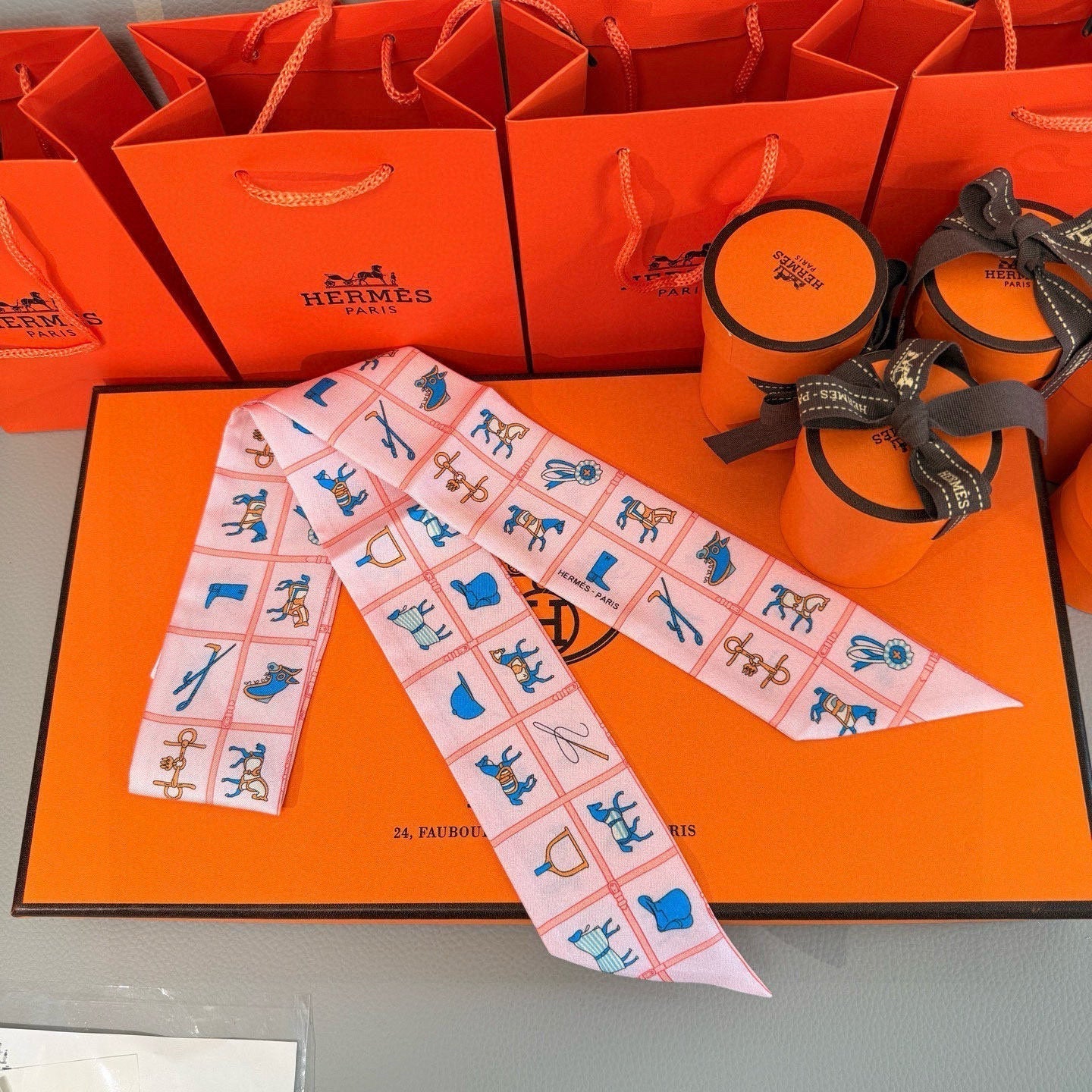 HERMES HERMES 25S SCARF 86 IN SILK 853136