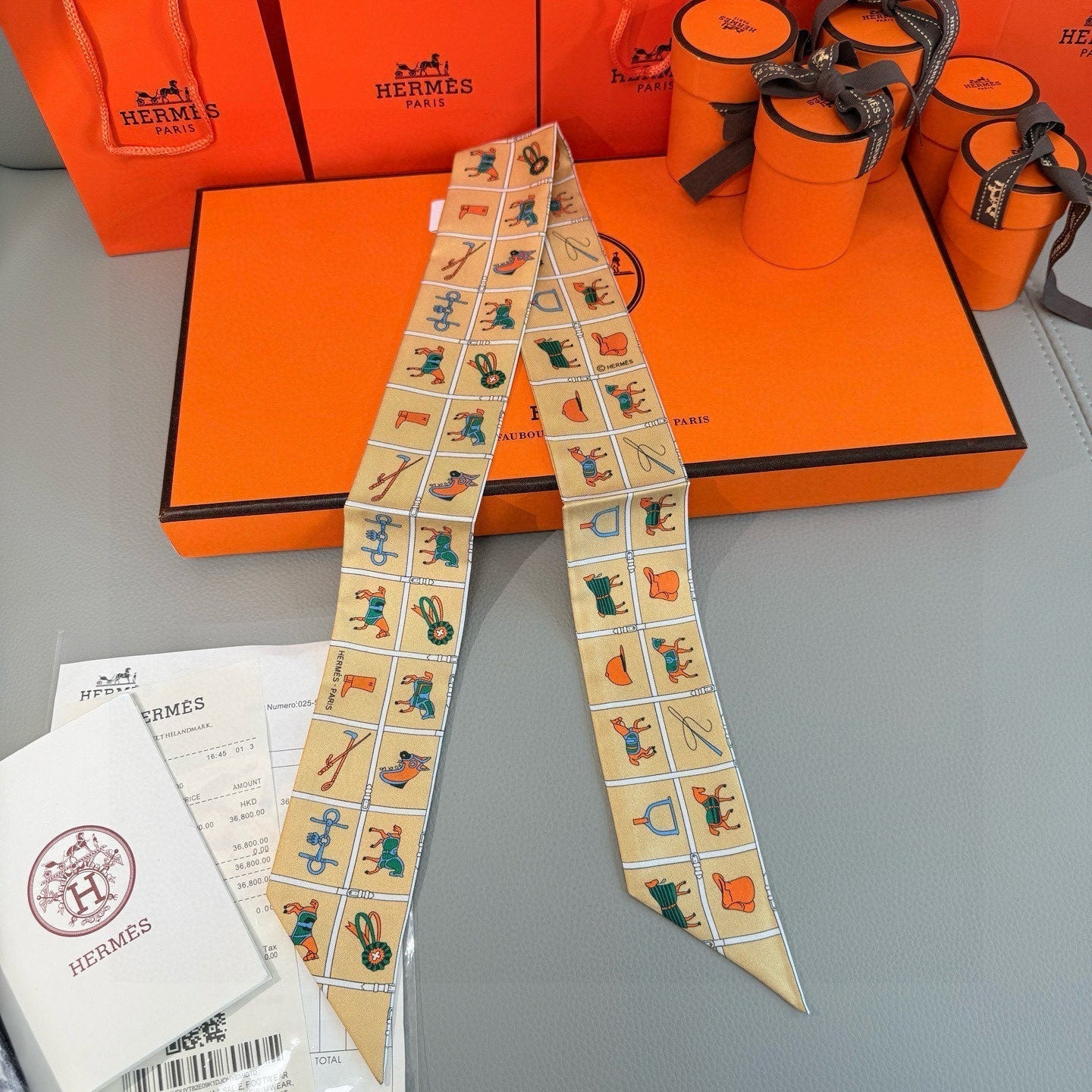 HERMES HERMES 25S SCARF 86 IN SILK 853137