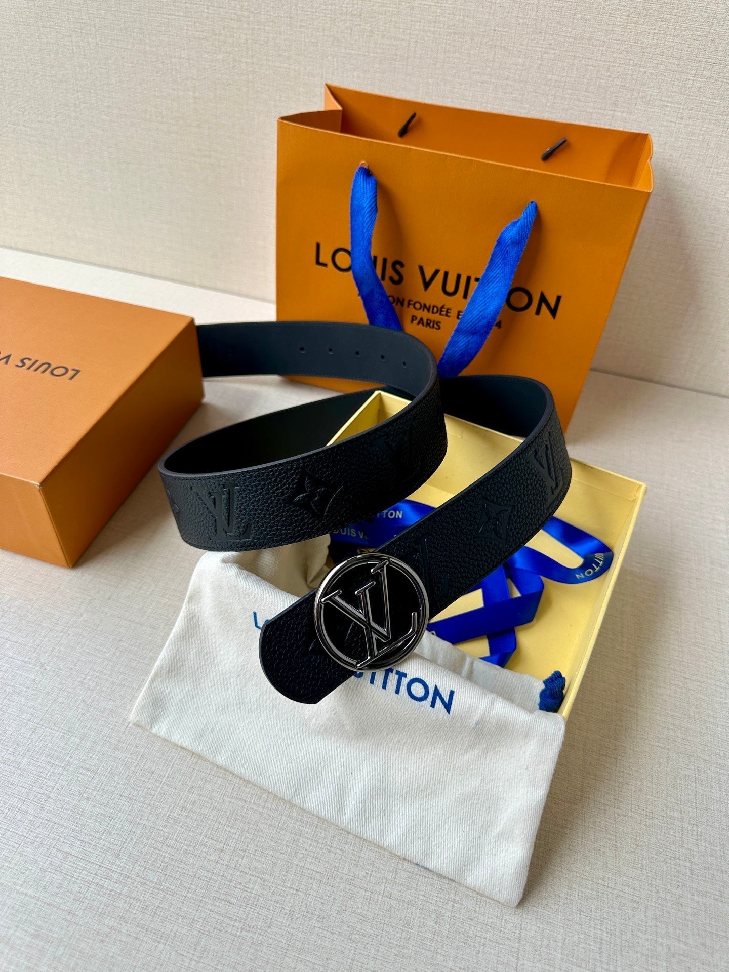 LOUIS VUITTON LV 25S BELT 40 MM IN BLACK CALFSKIN WITH GOLD HARDWARE 593263