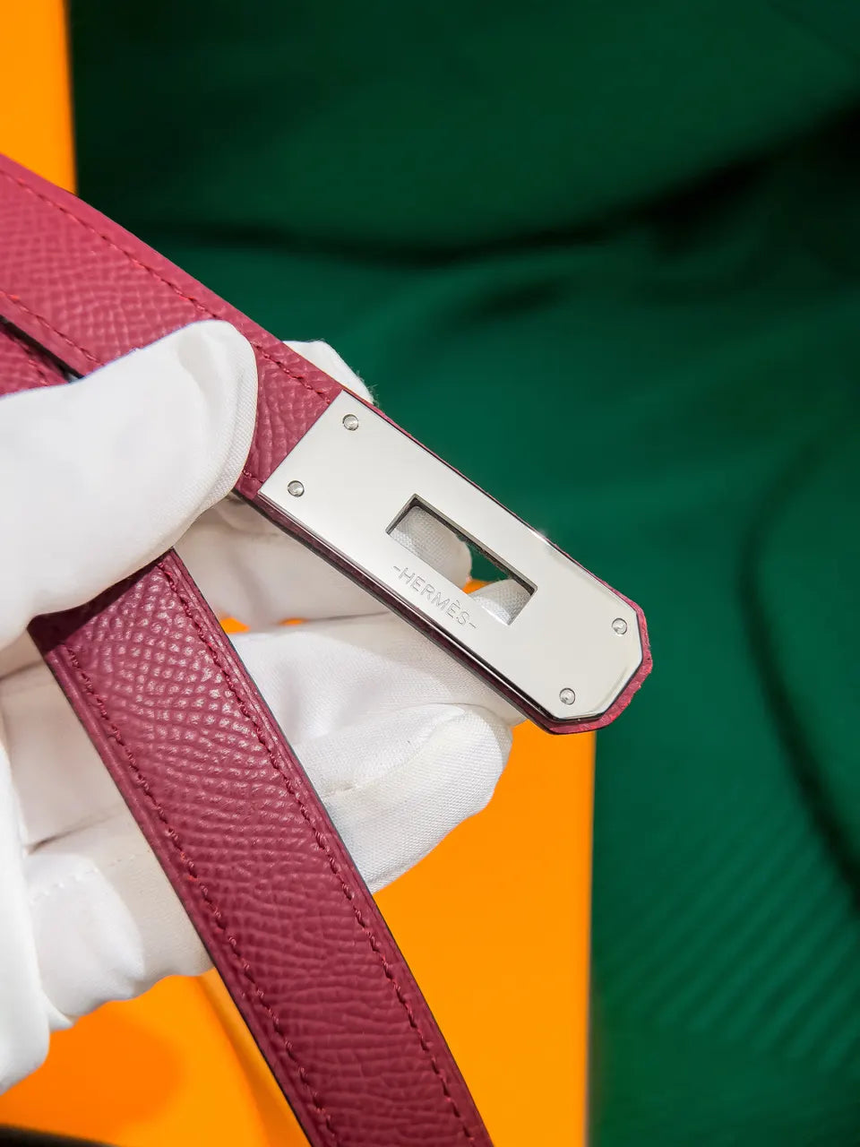 Hermes Rouge Casaque Swift Leather Belt - Hình 6