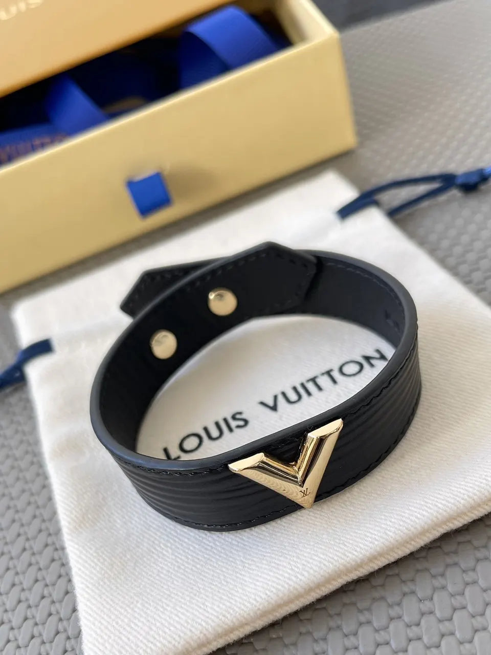 Premium Leather Bracelet with V Detail - Hình 3
