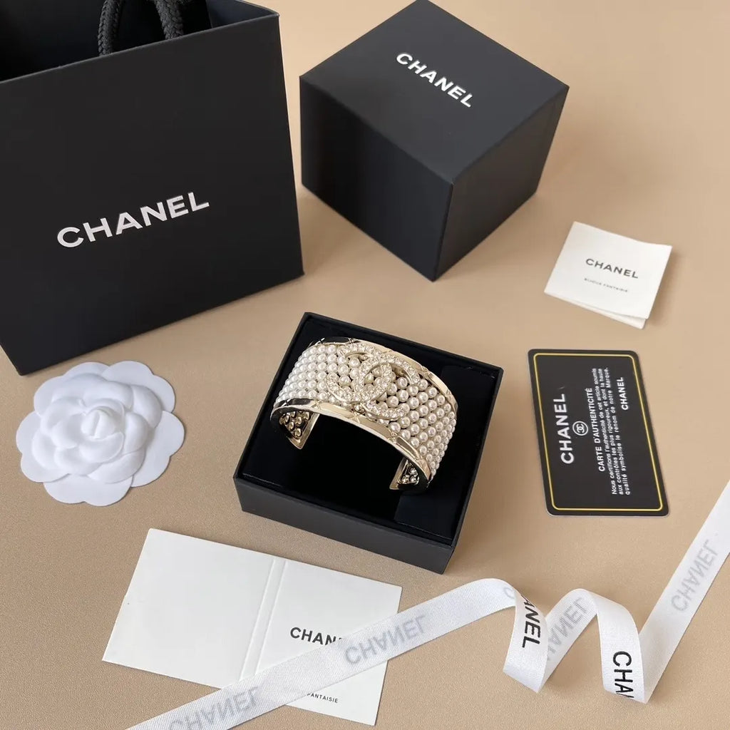Chanel Pearl and Crystal Cuff Bracelet - Hình 2