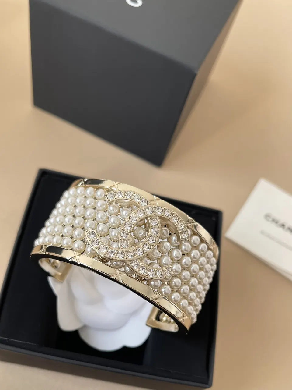 Chanel Pearl and Crystal Cuff Bracelet - Hình 5
