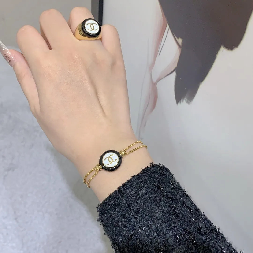 Premium Circle Logo Bracelet in Gold Finish - Hình 4