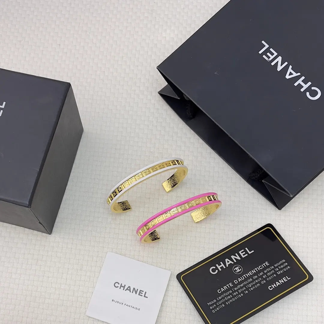 Luxury Enamel Cuff Bracelet in White and Pink - Hình 2