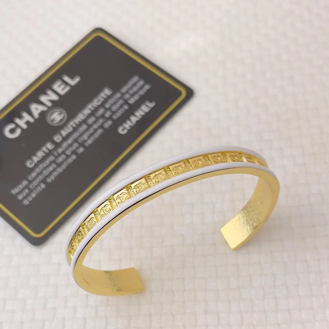 Luxury Enamel Cuff Bracelet in White and Pink - Hình 5