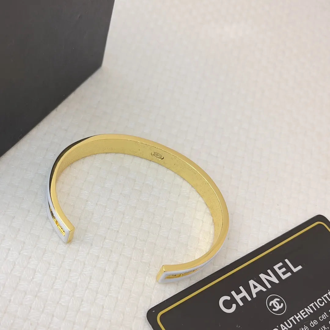 Luxury Enamel Cuff Bracelet in White and Pink - Hình 7