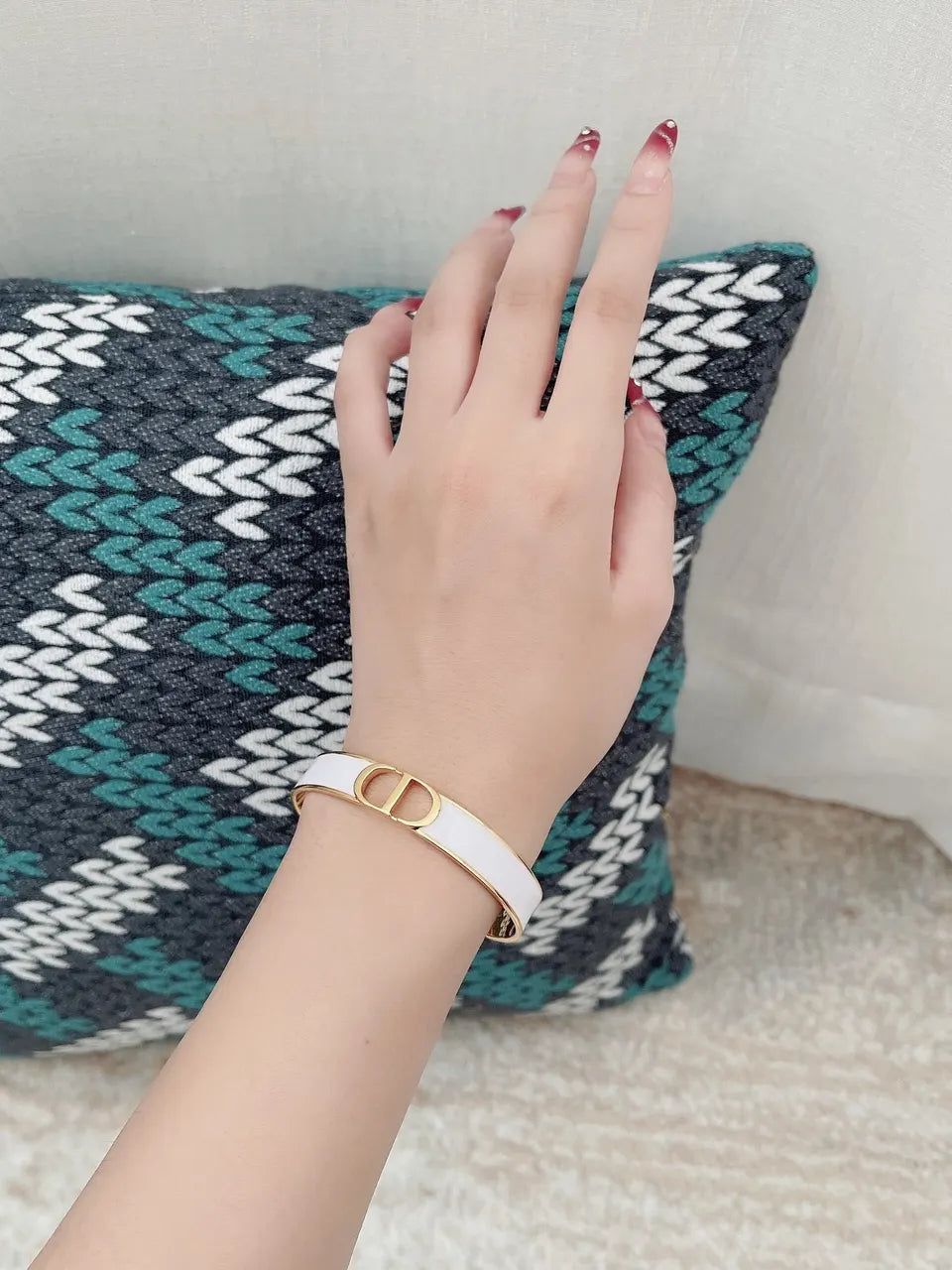 Dior White Lacquer Bangle - Hình 3