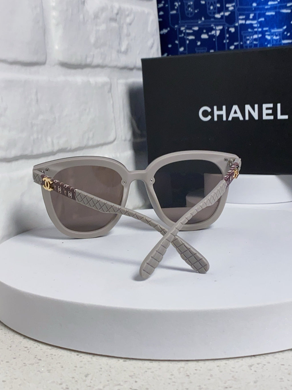 CHANEL BROWNLINE SUNGLASSES 638936 IN LIGHT GRAY ACETATE