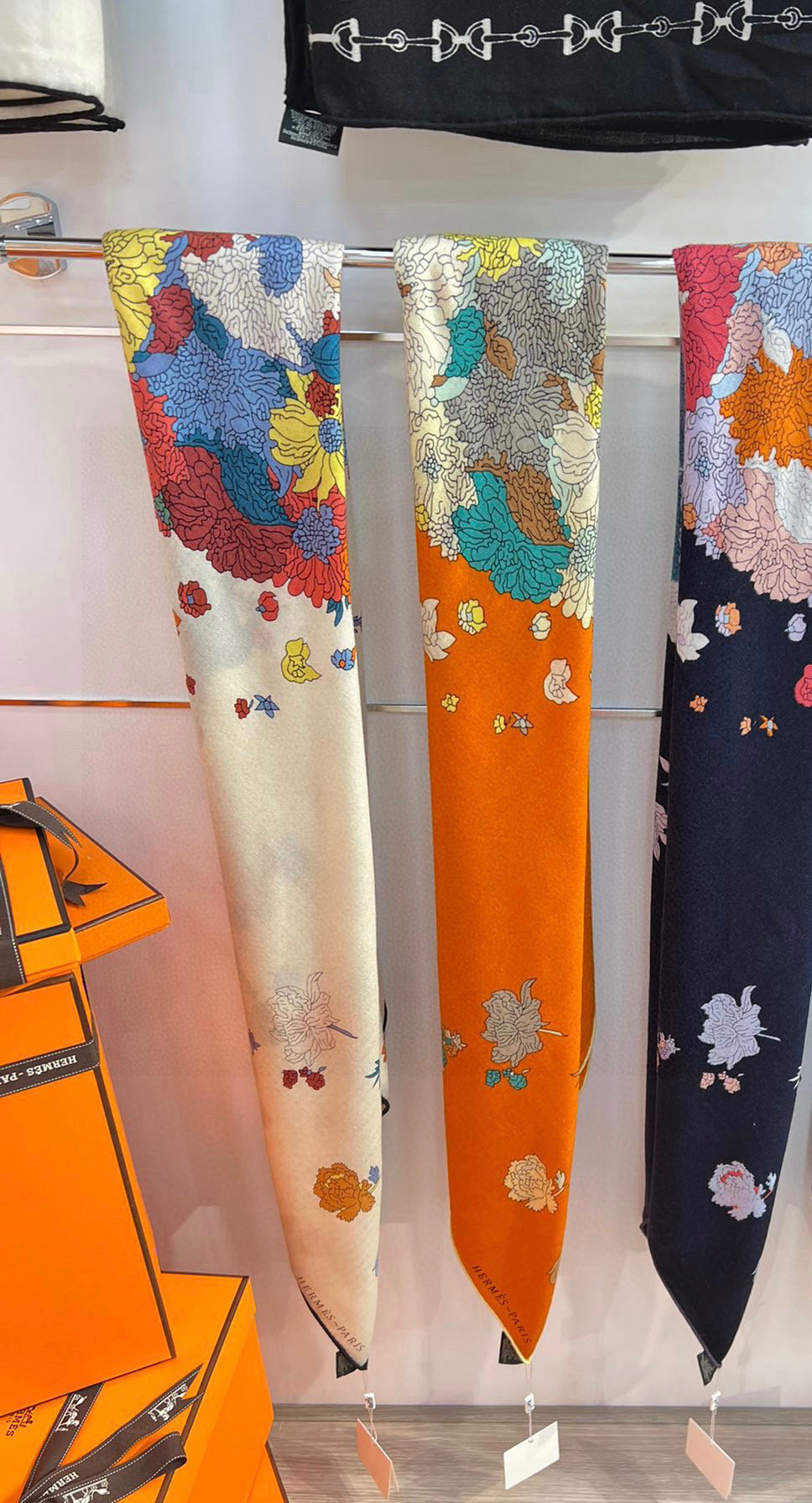 HERMES HERMES 25S SCARF 140 IN SILK 724765