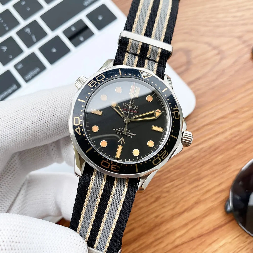 Omega Seamaster Black NATO - Hình 2