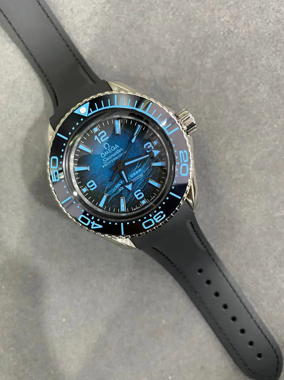 black Omega Seamaster Blue Wave Dial - Hình 2