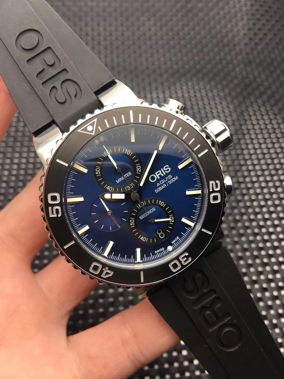 dial Oris Aquis Blue Chronograph - Hình 5