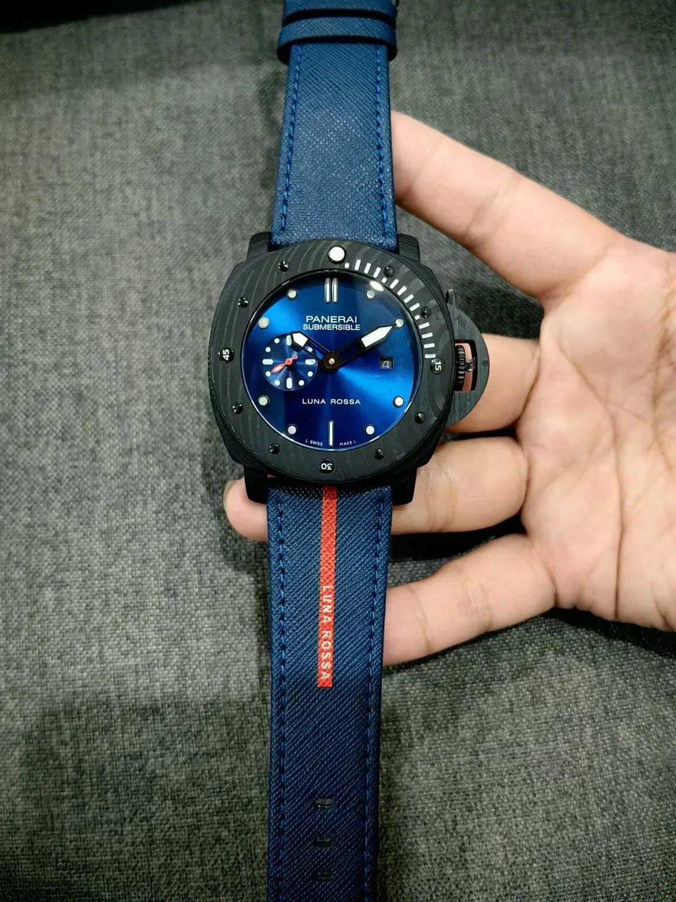 Panerai Submersible Luna Rossa Blue - Hình 2