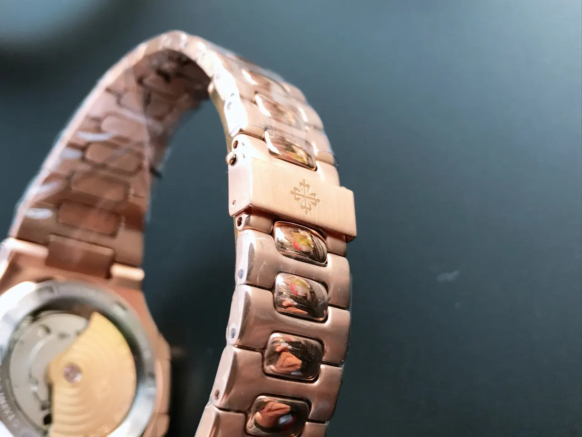 brown Patek Philippe Rose Gold Nautilus - Hình 3