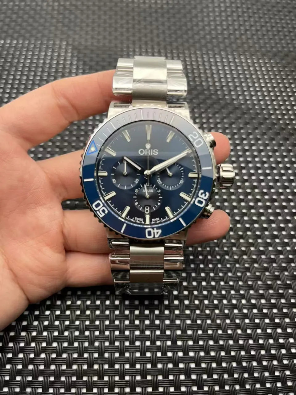 Oris Aquis Chronograph Blue - Hình 4