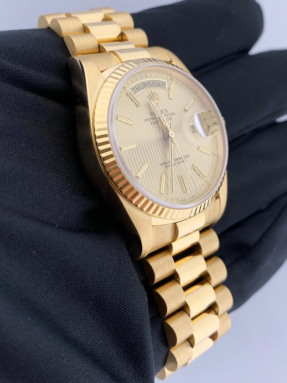 Rolex Gold Champagne Day-Date dial - Hình 4