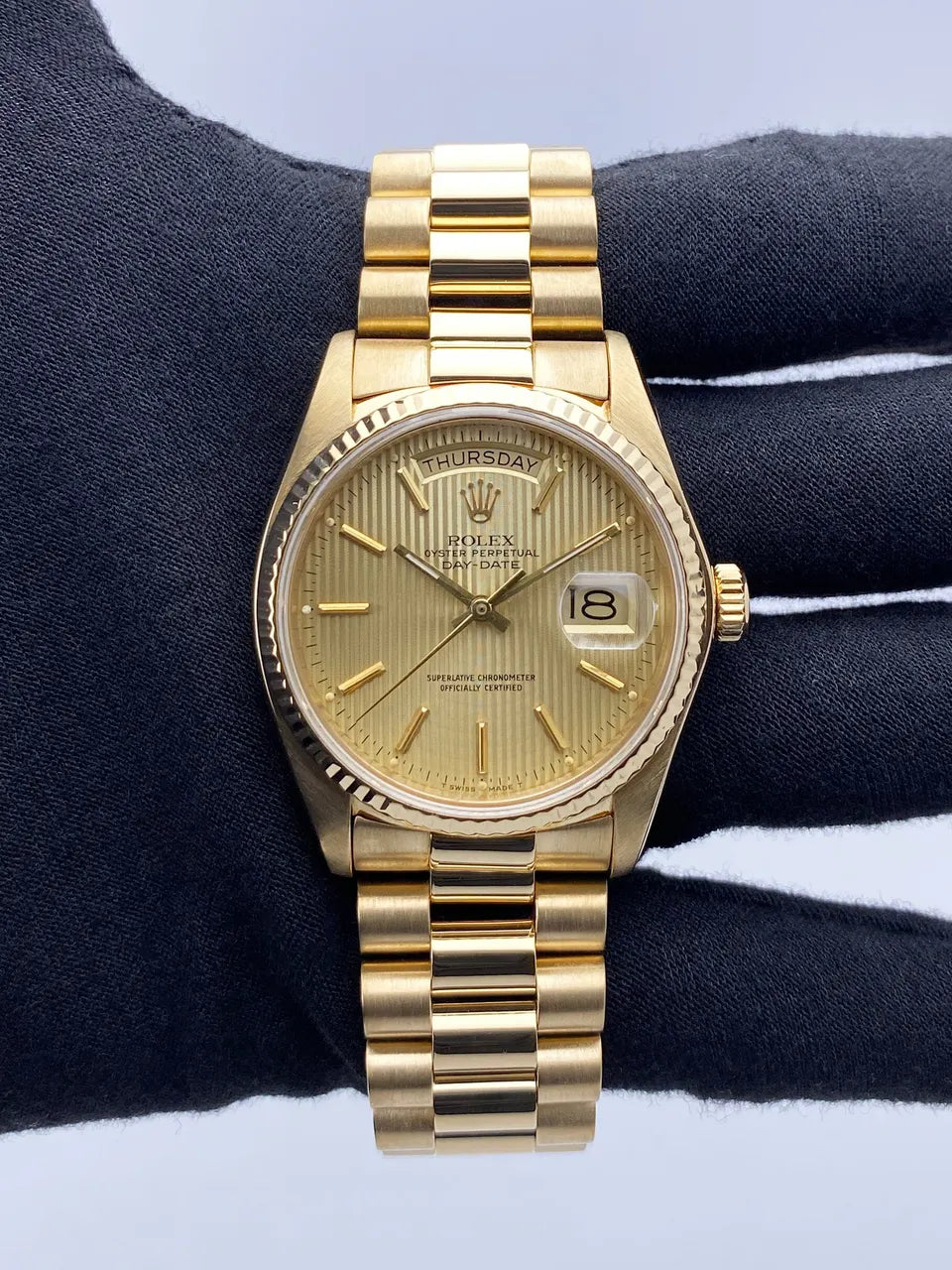 Rolex Day-Date Gold Fluted Dial - Hình 2