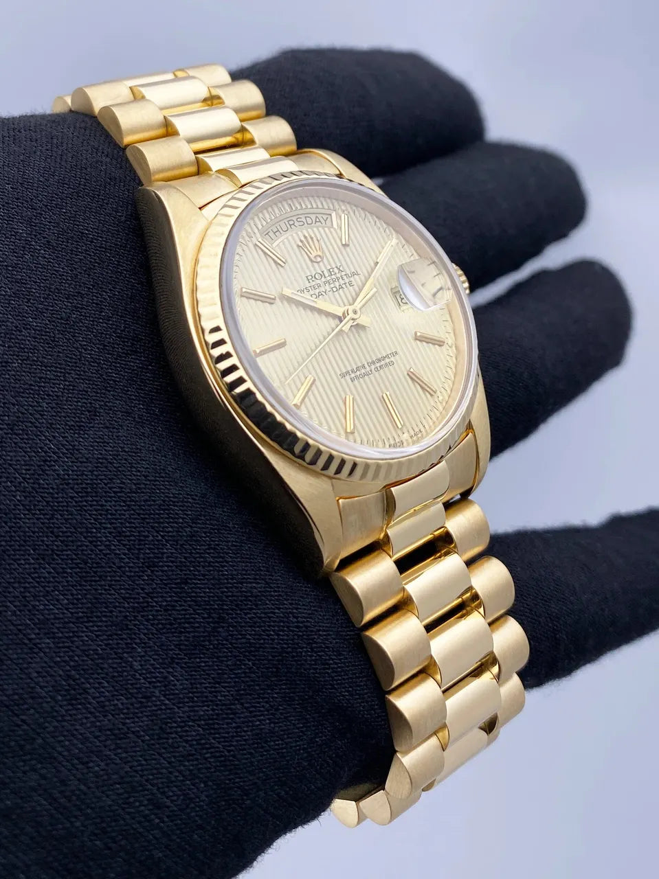 Rolex Day-Date Gold Fluted Dial - Hình 3