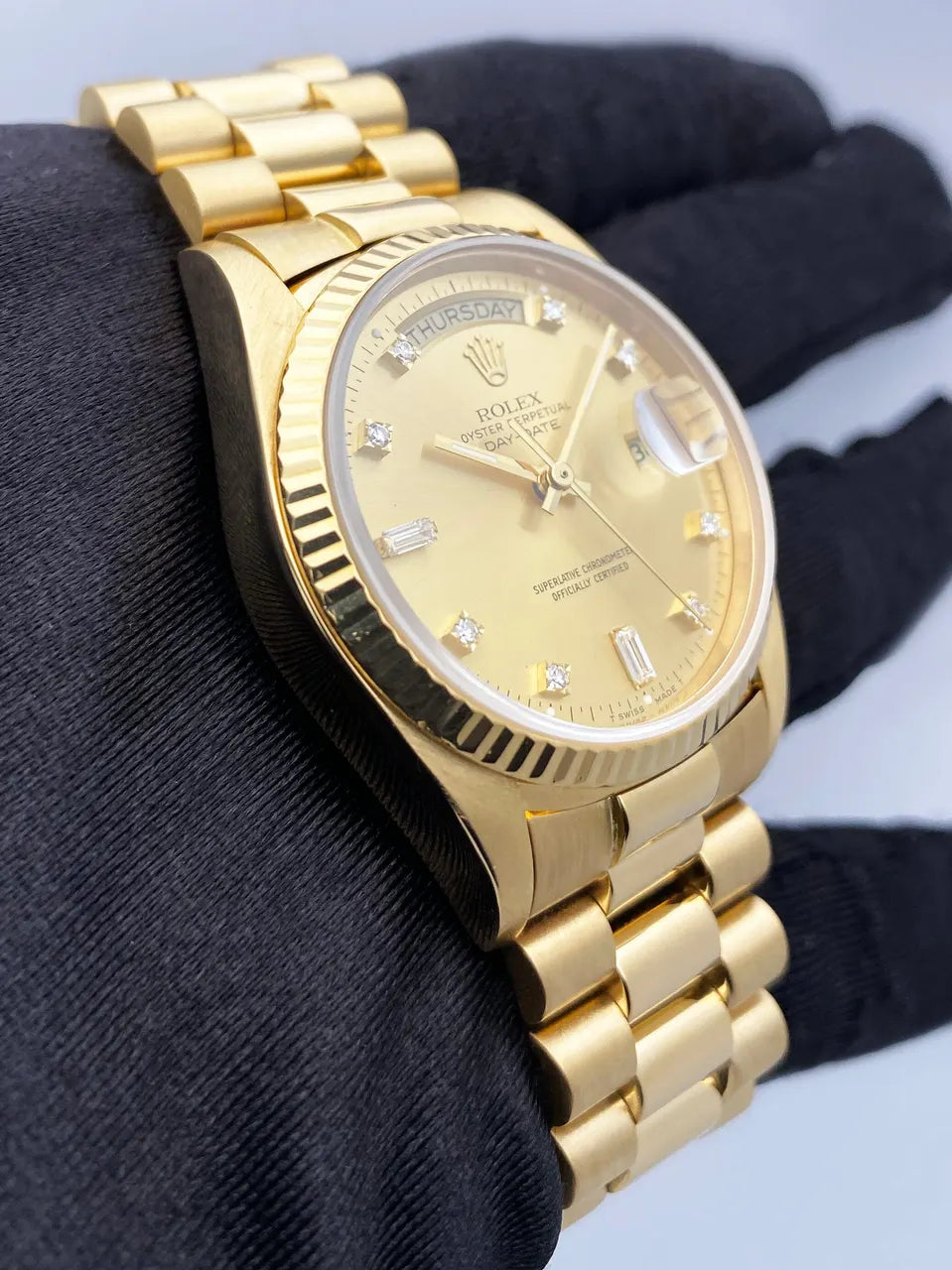 markers Rolex Day-Date Gold Diamond - Hình 2