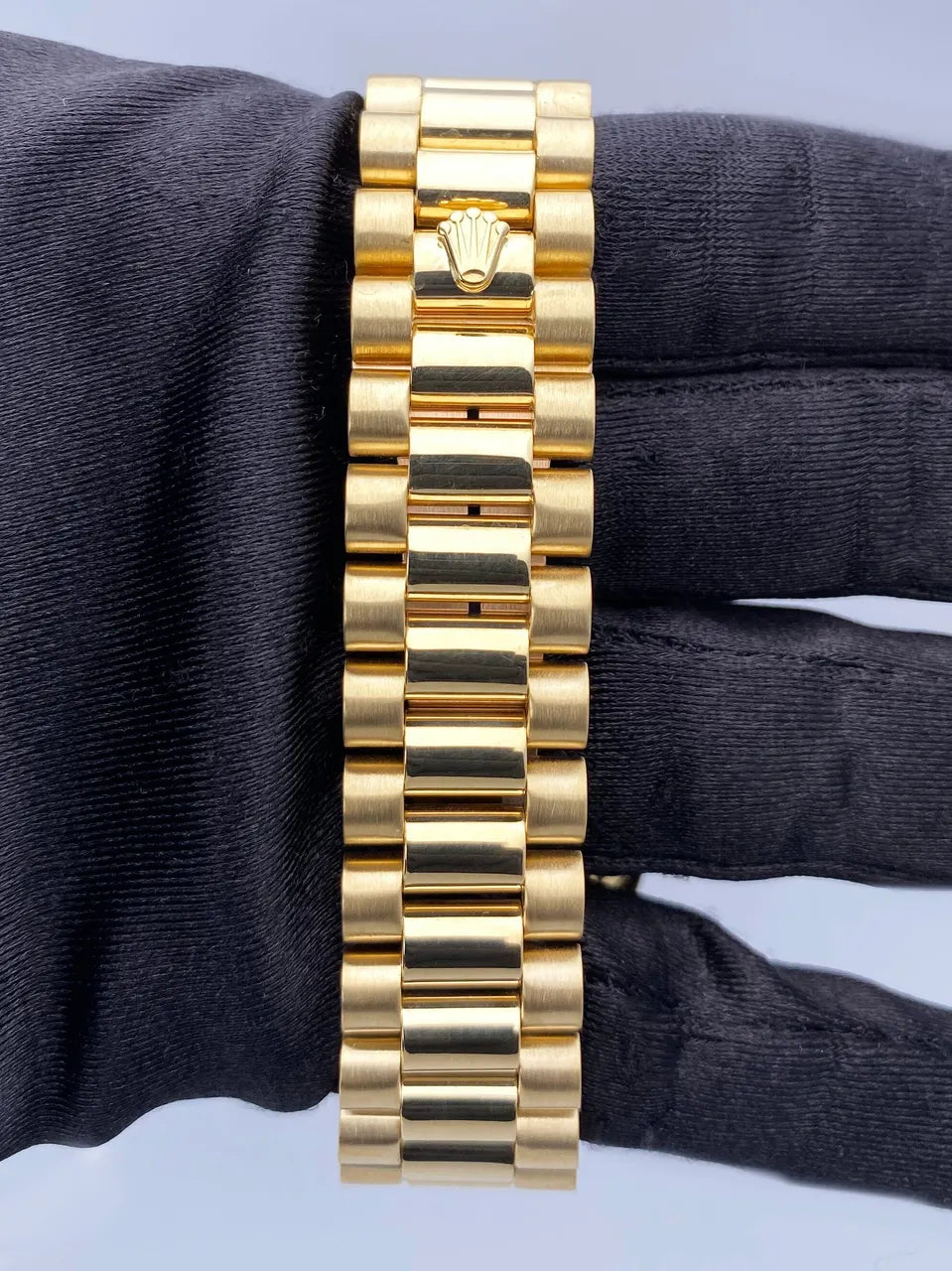 markers Rolex Day-Date Gold Diamond - Hình 6