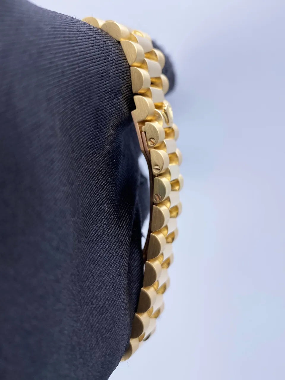 Rolex Day-Date Gold Black Dial president - Hình 6