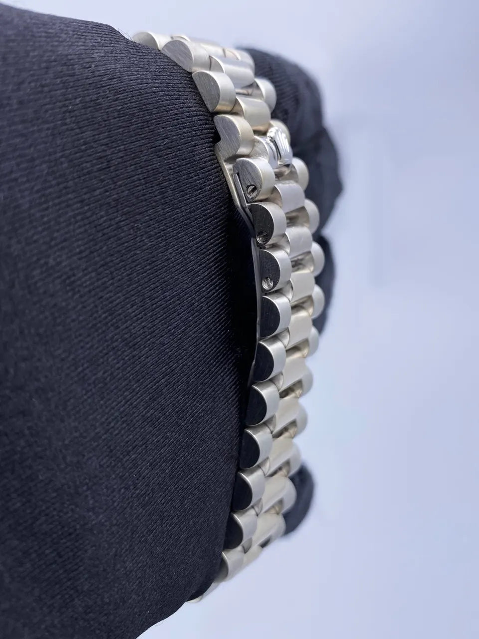 Rolex Day-Date Silver Diamond dial - Hình 5