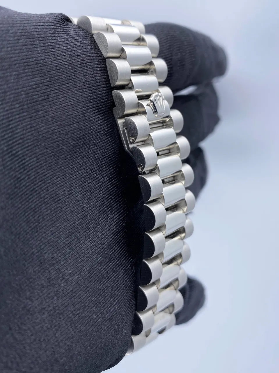 day Rolex Silver Diamond Bezel - Hình 6