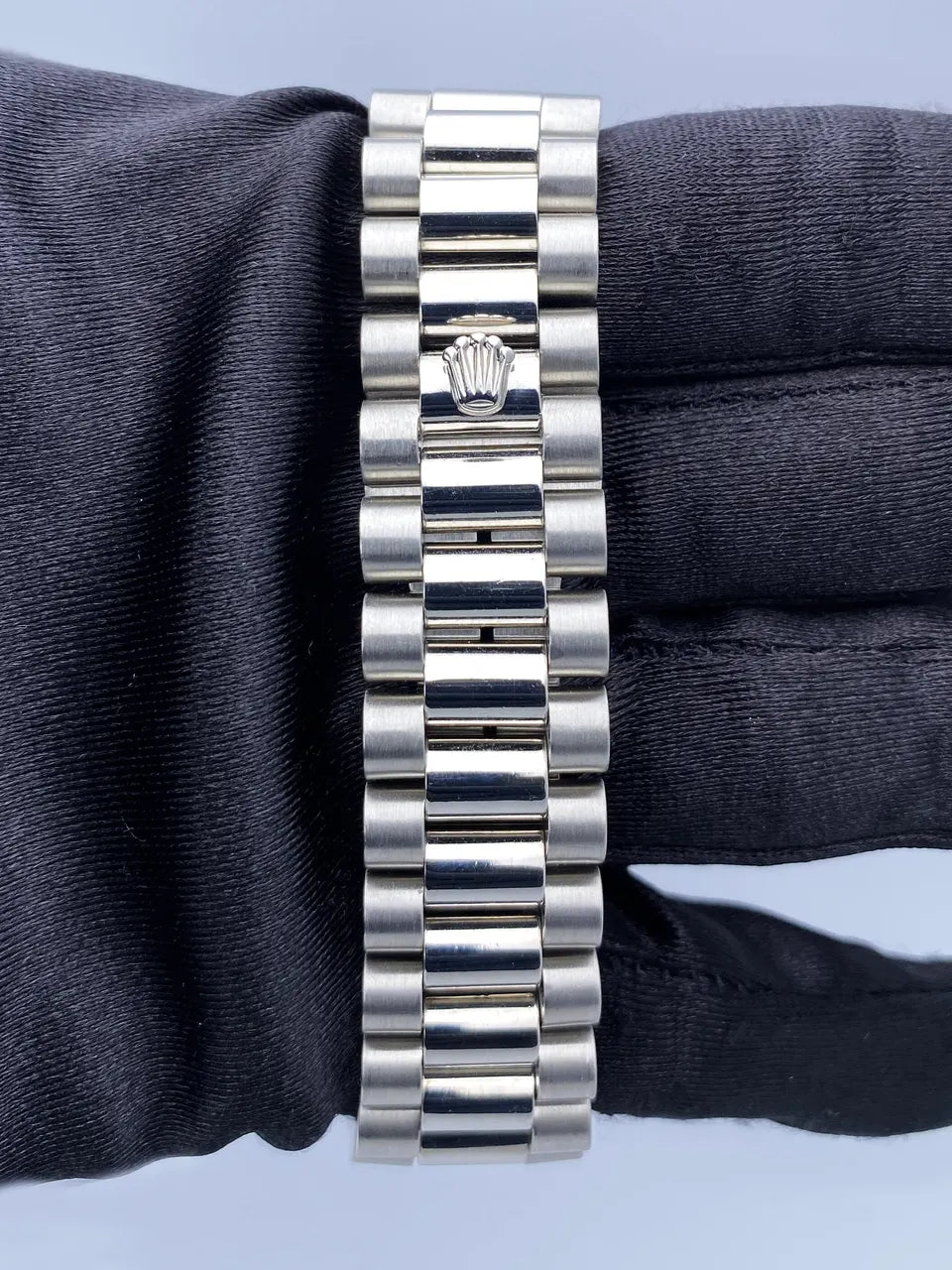 day Rolex Silver Diamond Bezel - Hình 7