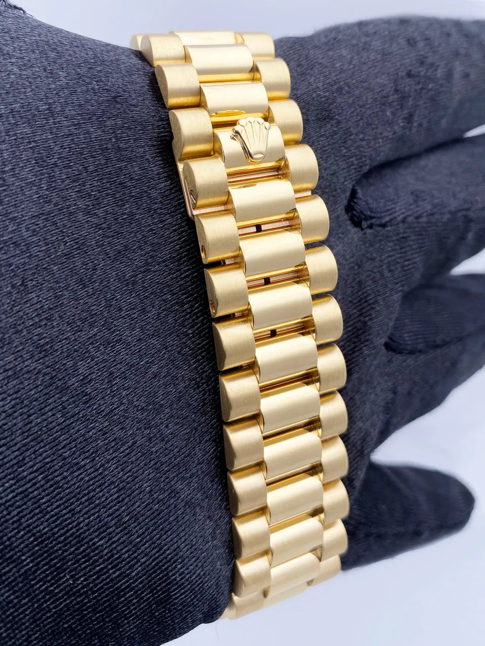 Day-Date Gold Champagne - Hình 6