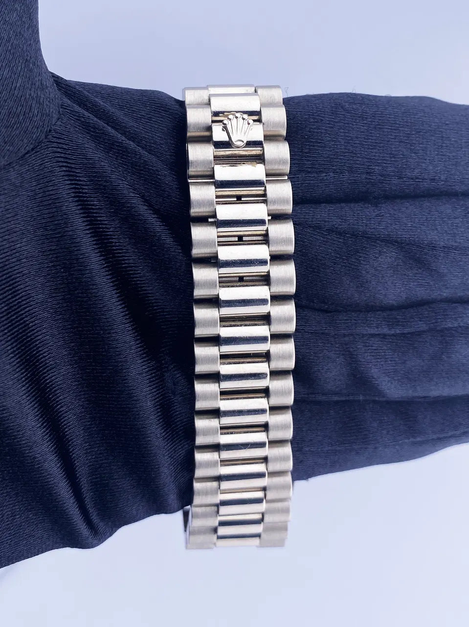 Rolex Day-Date Silver Dial Diamond Markers - Hình 6