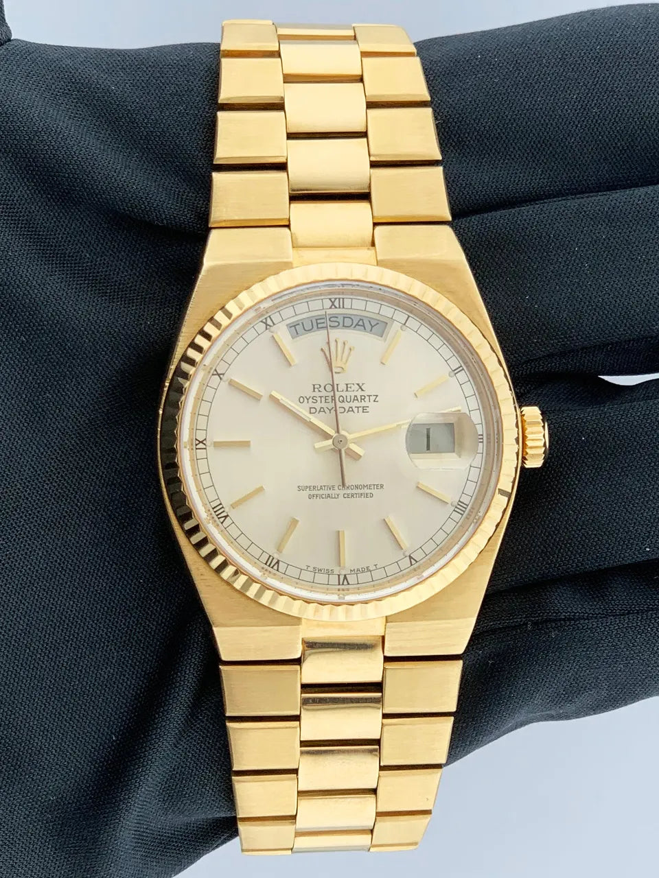 Rolex Oysterquartz Day-Date Gold - Hình 2