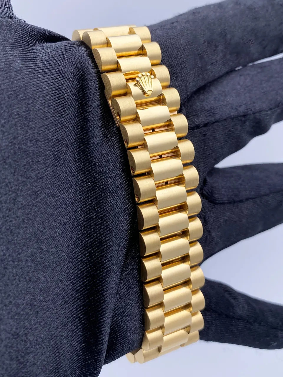 president Rolex Day-Date Gold Black Dial - Hình 4