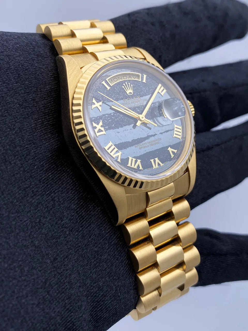 president Rolex Day-Date Gold Black Dial - Hình 2