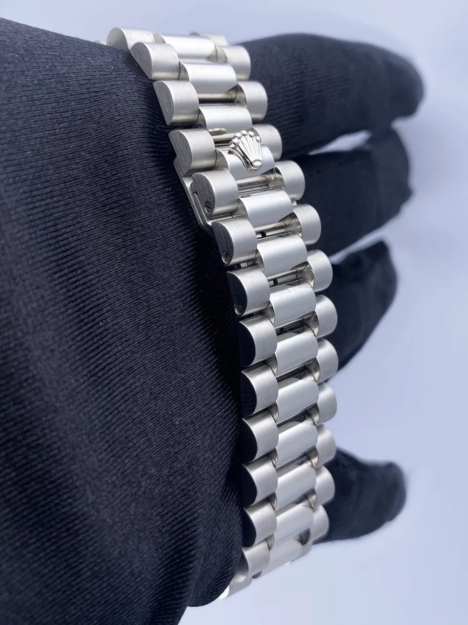 Rolex Day-Date Diamond Bezel - Hình 7