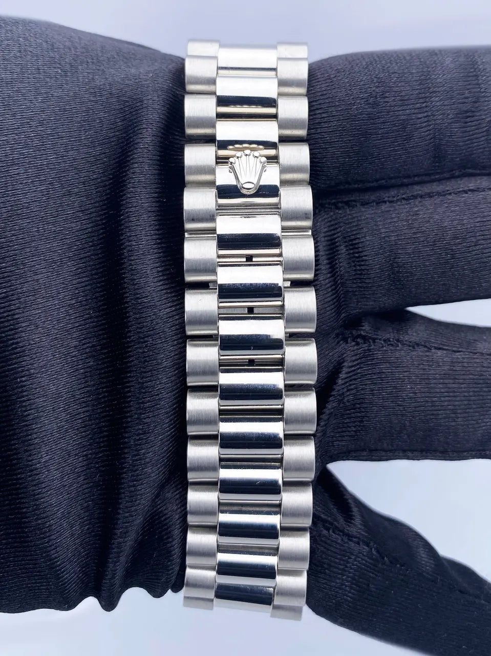 Rolex Day-Date Diamond Bezel - Hình 6