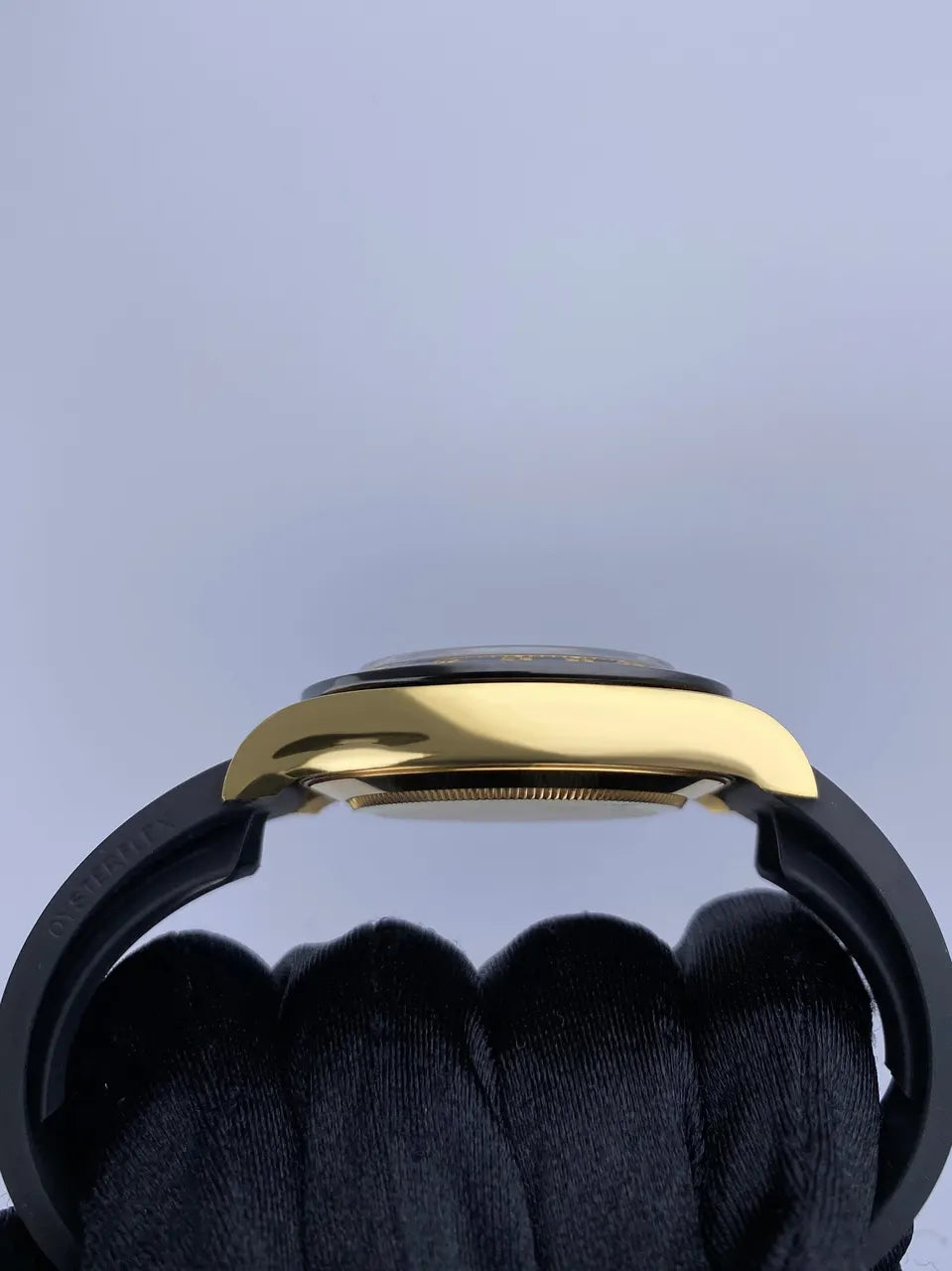 black Rolex Daytona Gold Rubber - Hình 4