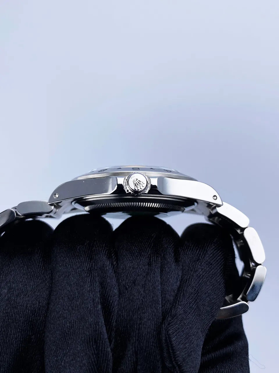 Rolex Explorer II Black Dial bezel - Hình 3