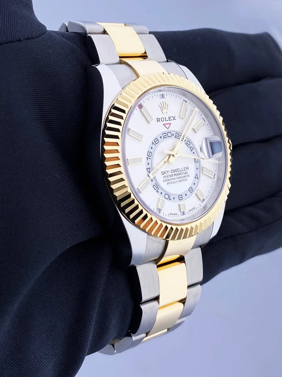 white Rolex Two-Tone Sky-Dweller - Hình 2