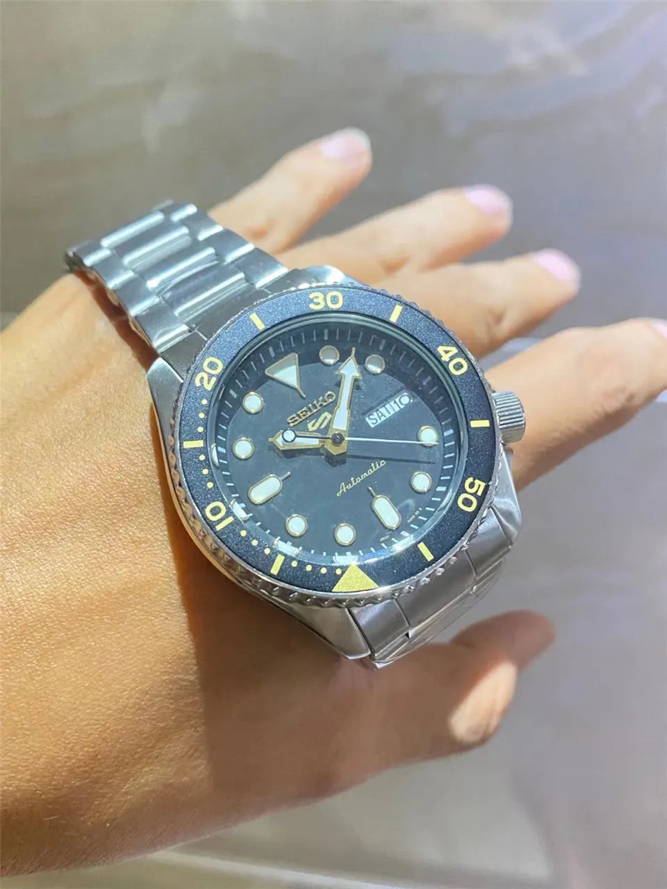 Seiko 5 Black Yellow - Hình 3